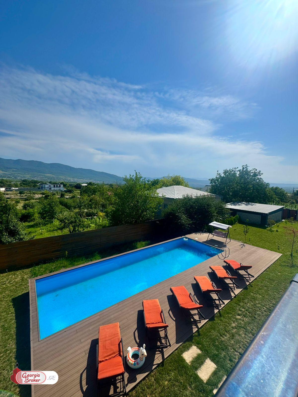 продается дом с новым ремонтом 8-комнат